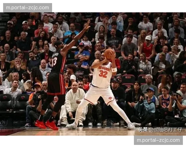 尼克斯唐斯12分14篮板两双 内线牵制力为外线创造进攻机会